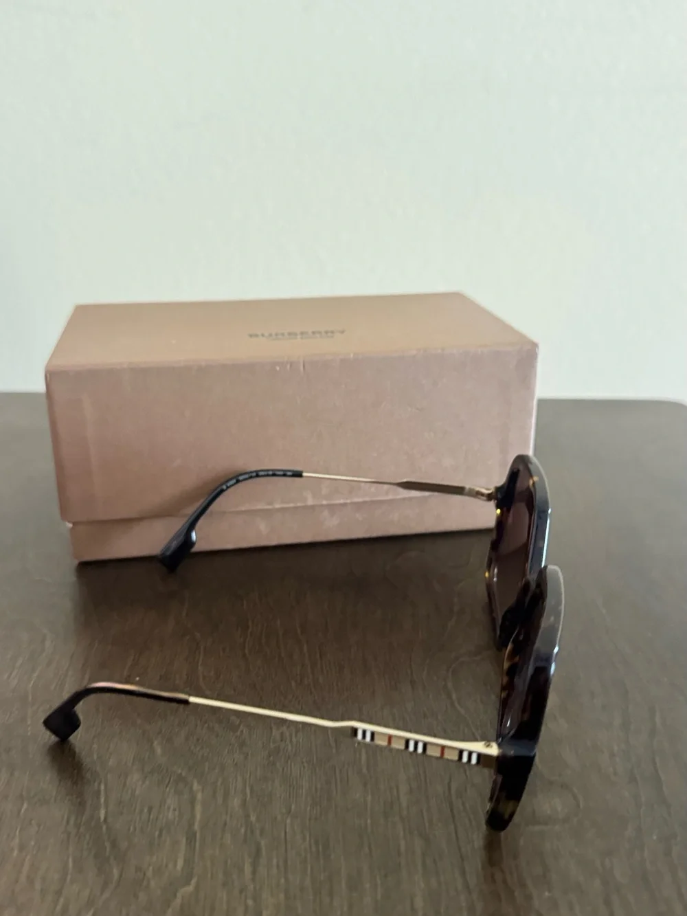 Burberry stylish square